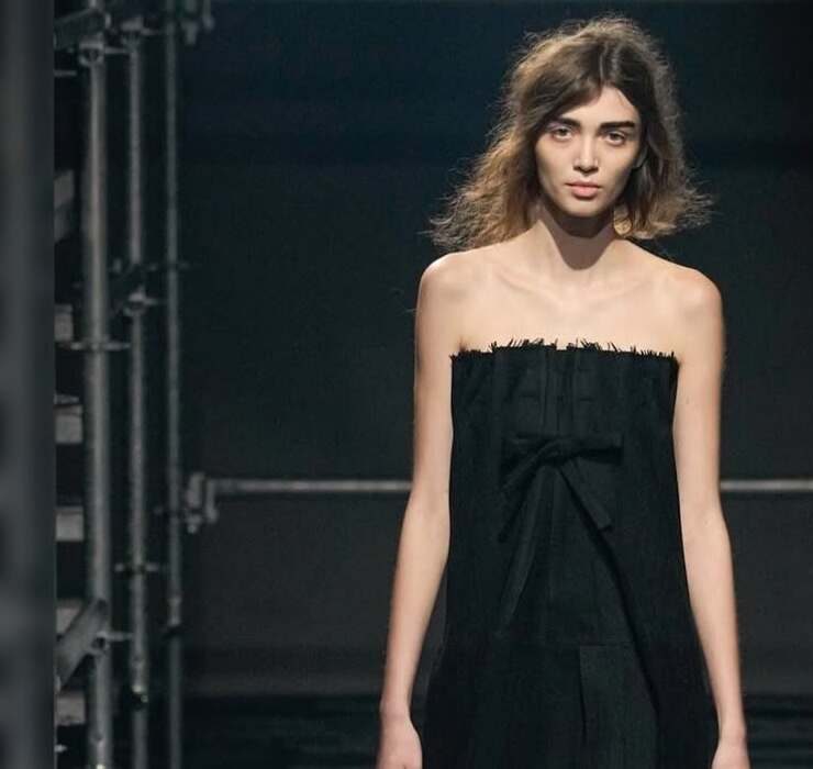 Помічено: українка Вікторія Пармакова пройшлася у показі Prada FW’25/26