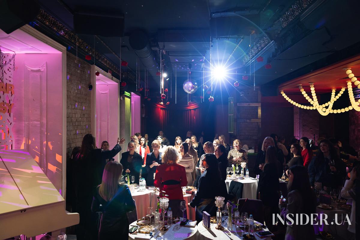 Оля Цибульська представила свою дебютну книжку