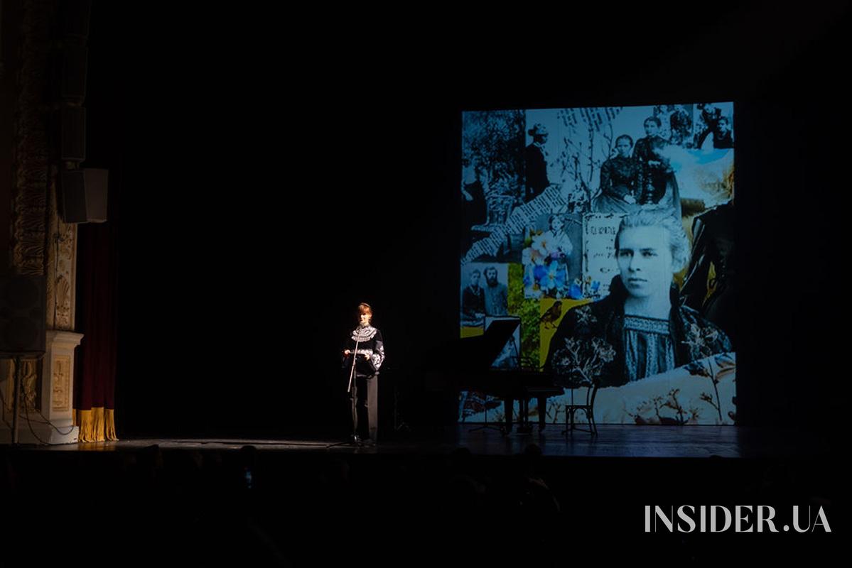 Monatik, Даша Астаф’єва та інші герої поетичної ночі від ELLE у театрі ім. Лесі Українки
