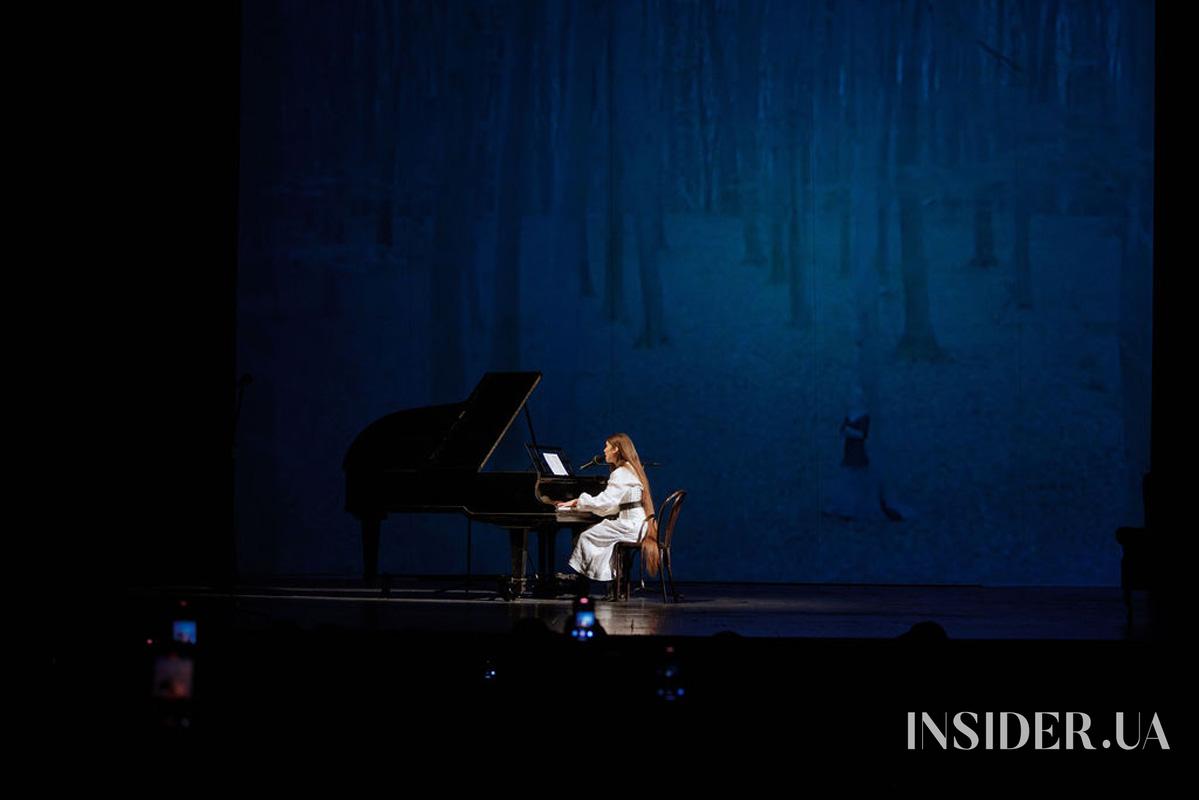 Monatik, Даша Астаф’єва та інші герої поетичної ночі від ELLE у театрі ім. Лесі Українки