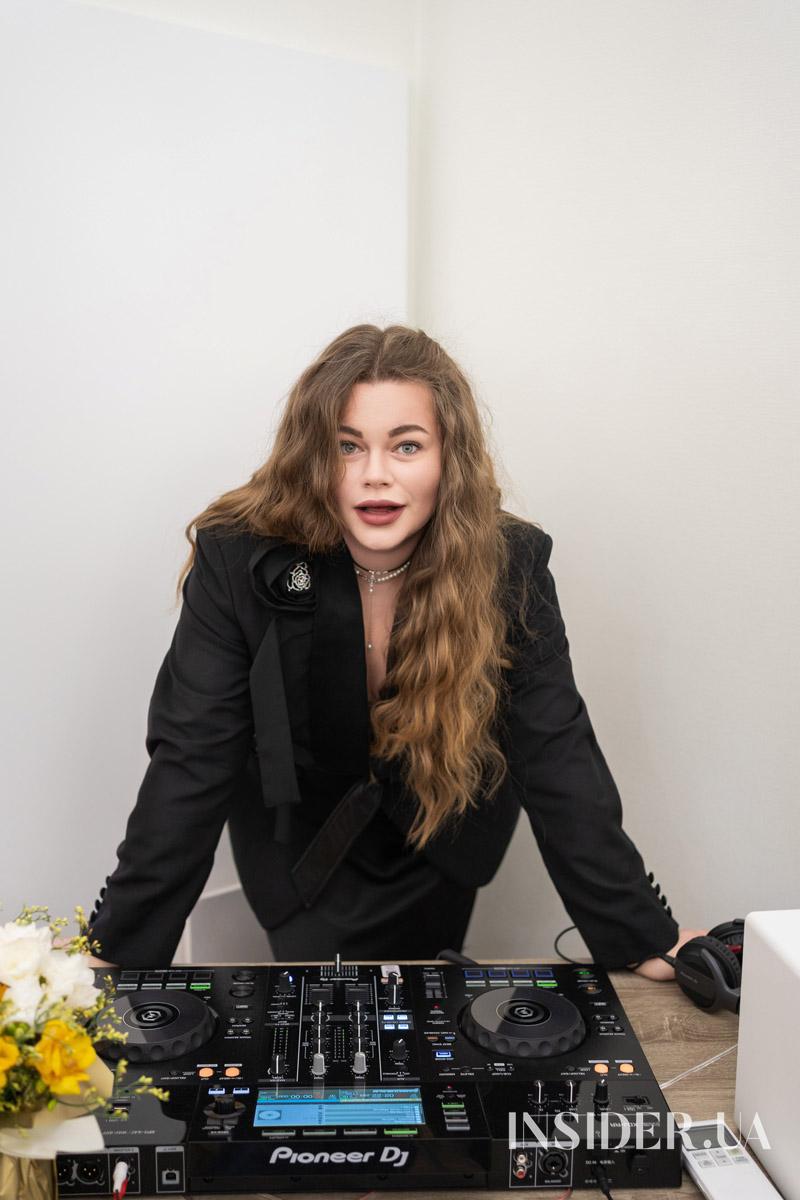 Вечеринка в кругу друзей: как бренд OTHERWISE отметил первую годовщину