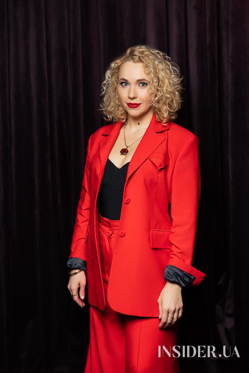 Оля Цибульська представила свою дебютну книжку