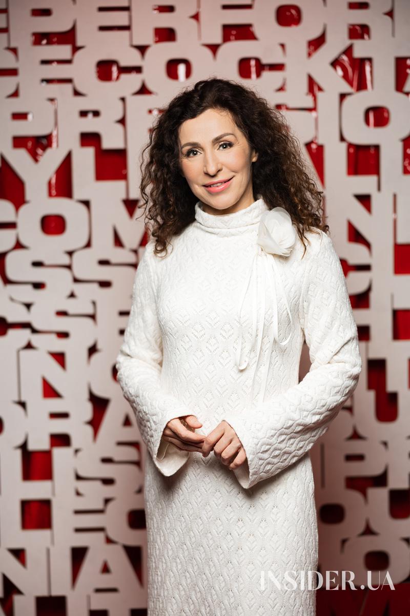 Оля Цибульська представила свою дебютну книжку