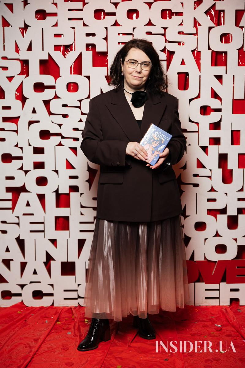 Оля Цибульська представила свою дебютну книжку