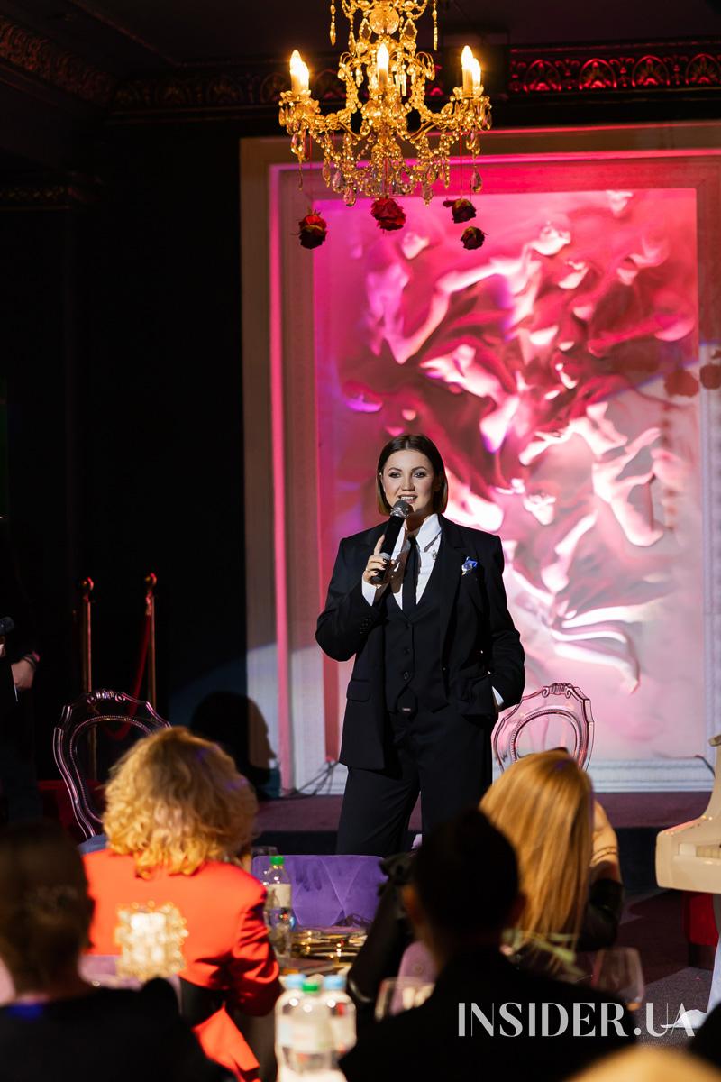 Оля Цибульська представила свою дебютну книжку