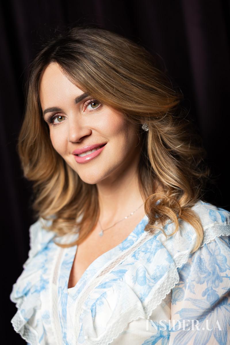 Оля Цибульська представила свою дебютну книжку