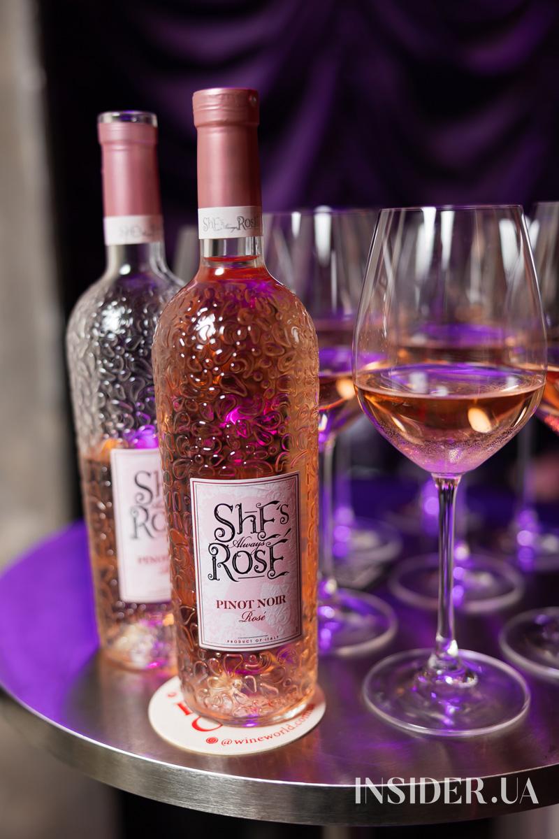 Оля Цибульська представила свою дебютну книжку