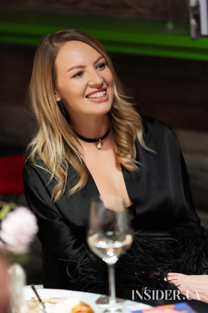 Оля Цибульська представила свою дебютну книжку