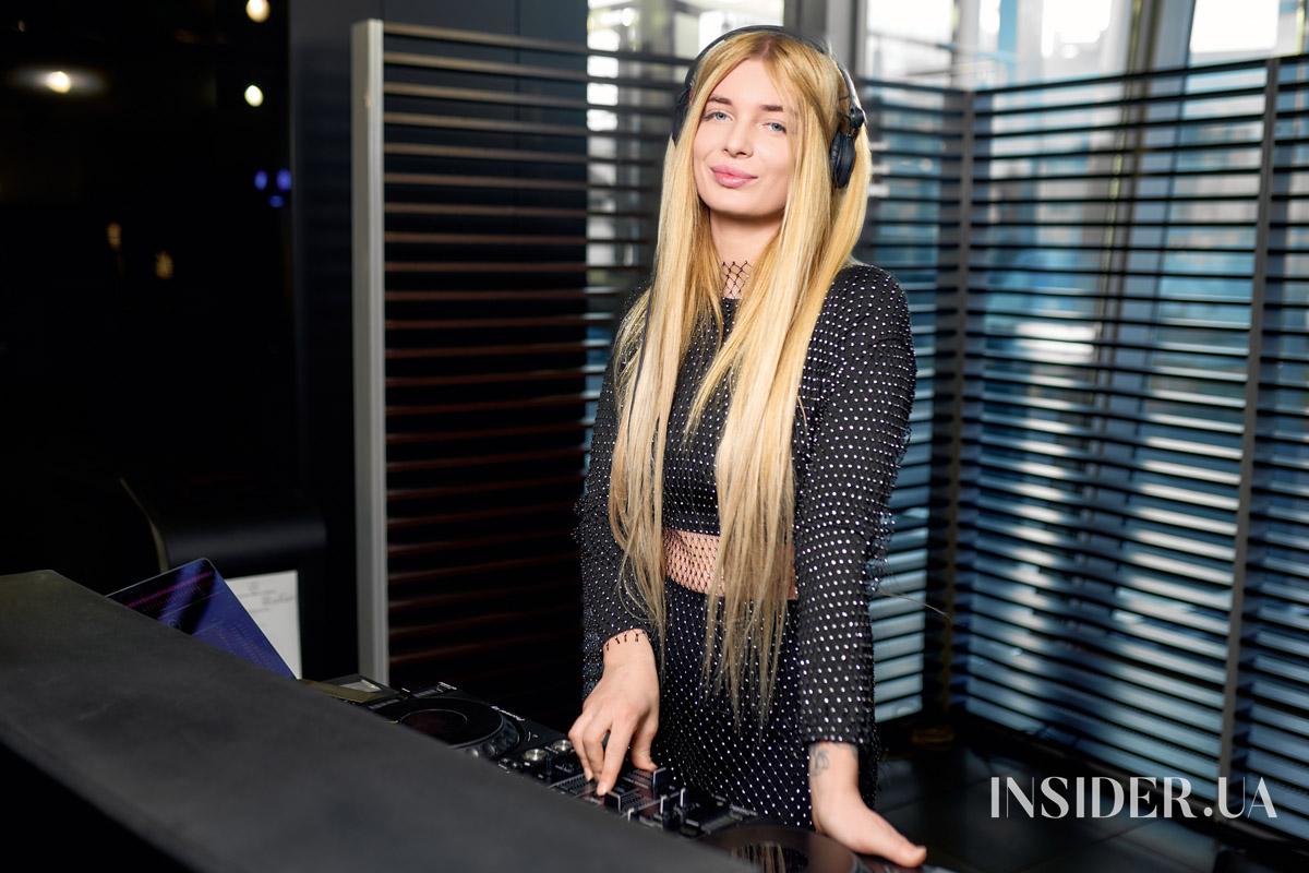 Как прошел public-talk с Элиной Светолиной в салоне Mercedes-Benz