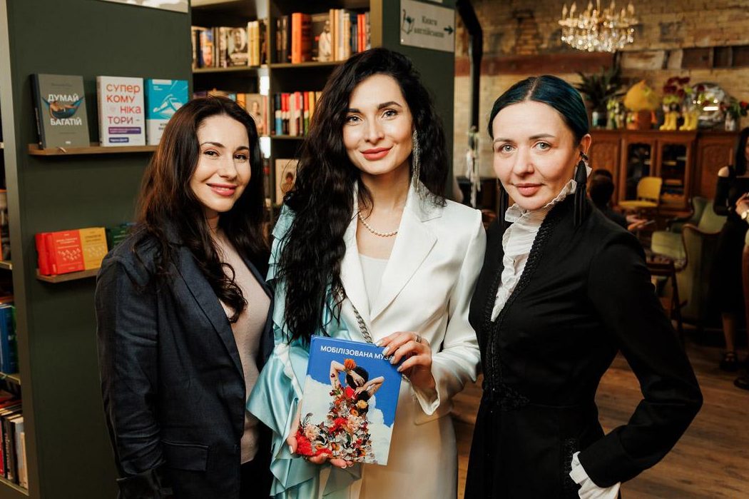 «Музи не мають мовчати»: поетичний вечір у книгарні ReadEat