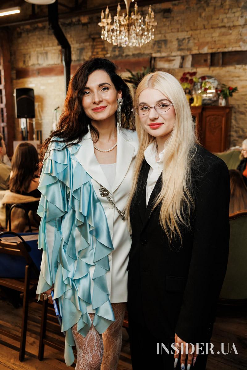 «Музи не мають мовчати»: поетичний вечір у книгарні ReadEat