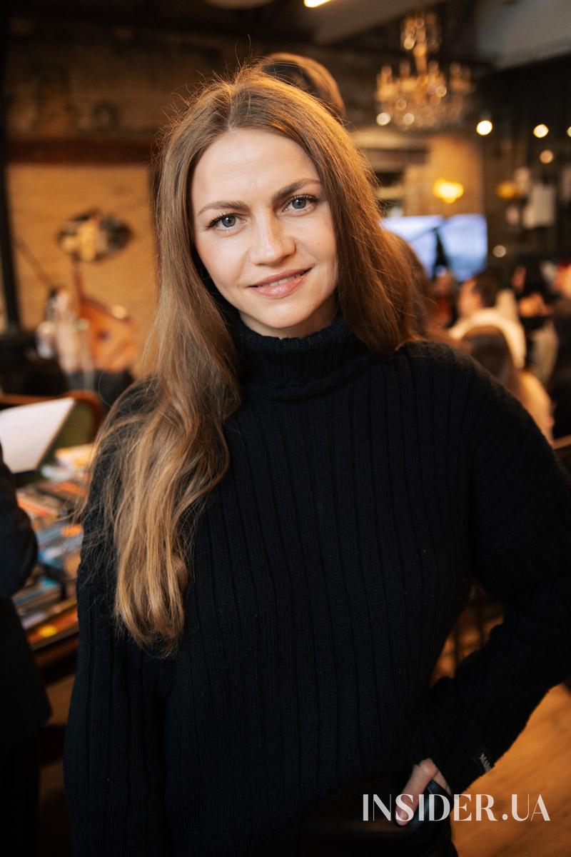 «Музи не мають мовчати»: поетичний вечір у книгарні ReadEat