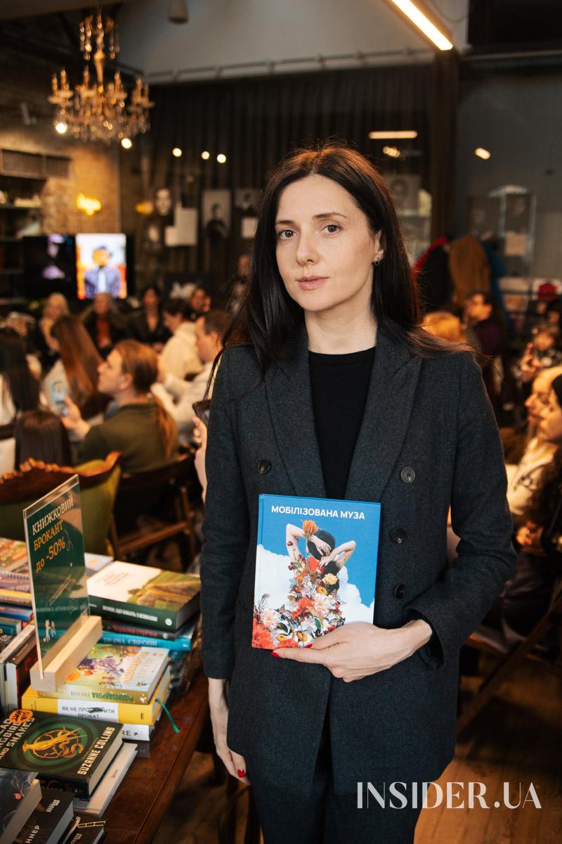 «Музи не мають мовчати»: поетичний вечір у книгарні ReadEat
