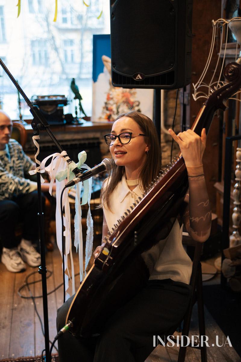«Музи не мають мовчати»: поетичний вечір у книгарні ReadEat