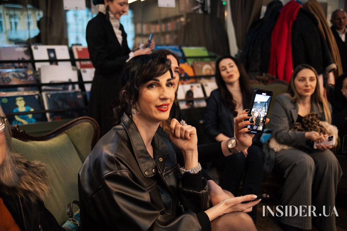 «Музи не мають мовчати»: поетичний вечір у книгарні ReadEat