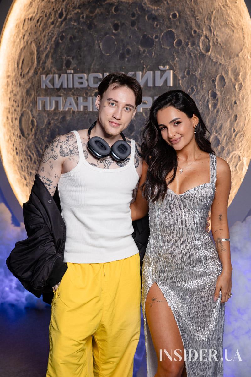 «Зірочка палай»: Анна Трінчер презентувала новий кліп у київському Планетарії