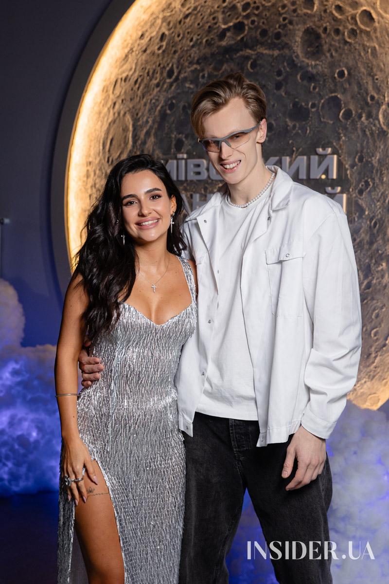 «Зірочка палай»: Анна Трінчер презентувала новий кліп у київському Планетарії