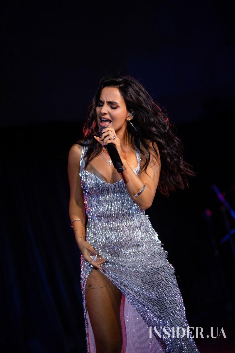 «Зірочка палай»: Анна Трінчер презентувала новий кліп у київському Планетарії