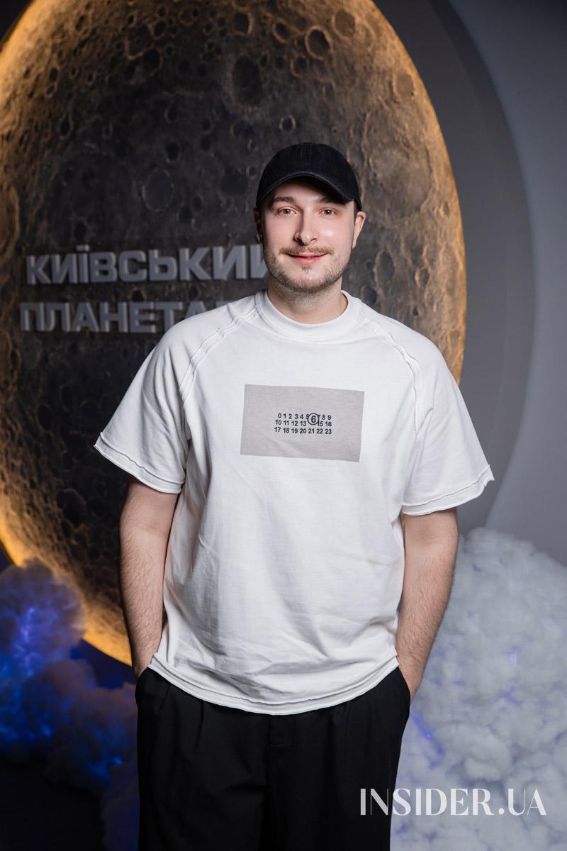 «Зірочка палай»: Анна Трінчер презентувала новий кліп у київському Планетарії