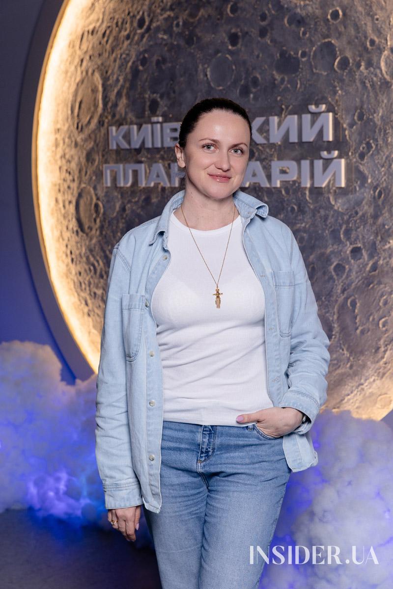 «Зірочка палай»: Анна Трінчер презентувала новий кліп у київському Планетарії