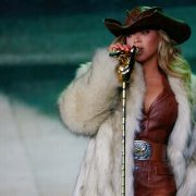 Вторая молодость: Крис Дженнер сделала пластическую операцию