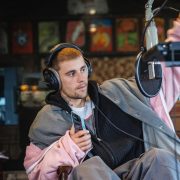 Полицейская вечеринка и выступление Монатика: как жена Усика отпраздновала 37-летие