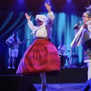 Кейт Міддлтон «вигуляла» сукню в трендовому відтінку
