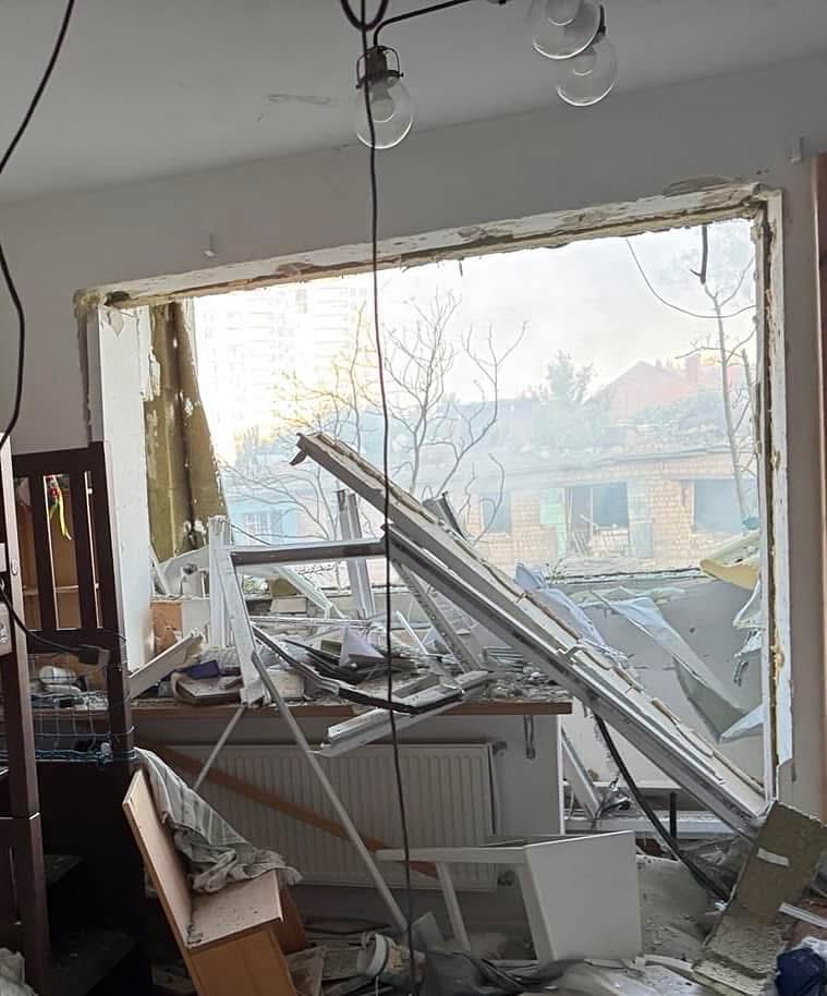 Російська ракета зруйнувала квартиру лідера гурту «Антитіла» Тараса Тополі