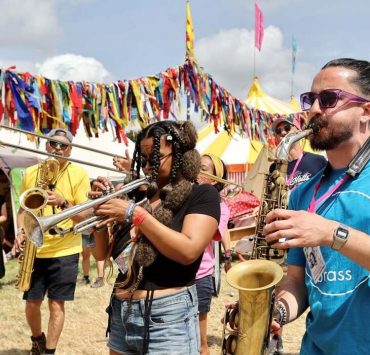 Музыкальный фестиваль Glastonbury оказался в центре скандала