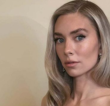 Звезда сериала «Корона» Ванесса Кирби ждет первенца