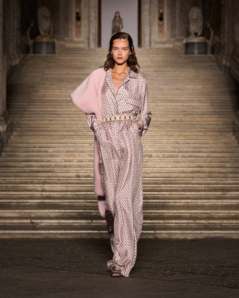 Гвінет Пелтроу, Шерон Стоун та Дева Кассель на показі Max Mara