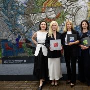 Король Карл ІІІ зустрівся з українською правозахисницею Олександрою Матвійчук