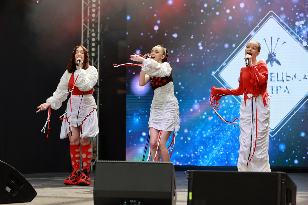 Перший фестиваль-конкурс «Мистецька Ватра» об’єднав понад 200 дітей з усієї України