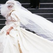 Гламурные дивы: Ким Кардашьян с мамой снялись в кампейне Skims x Roberto Cavalli
