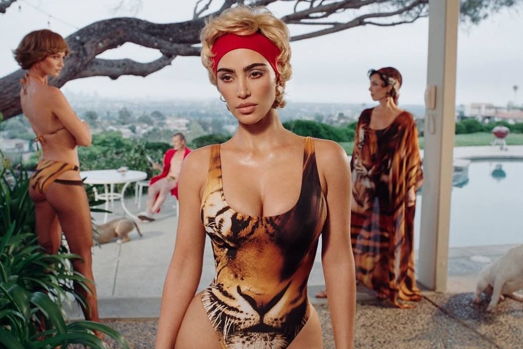 Гламурные дивы: Ким Кардашьян с мамой снялись в кампейне Skims x Roberto Cavalli