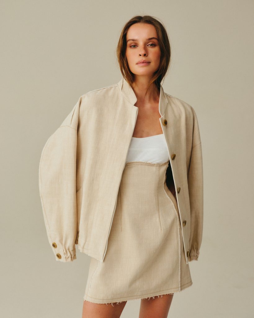 Прозора органза та структурований льон у новому дропі the COAT