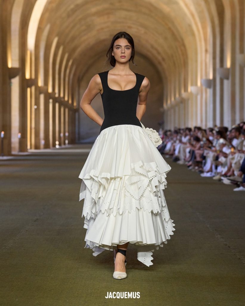 Летиція Каста, Тіна Кунакі та інші селебриті на показі Jacquemus SS&#8217;26