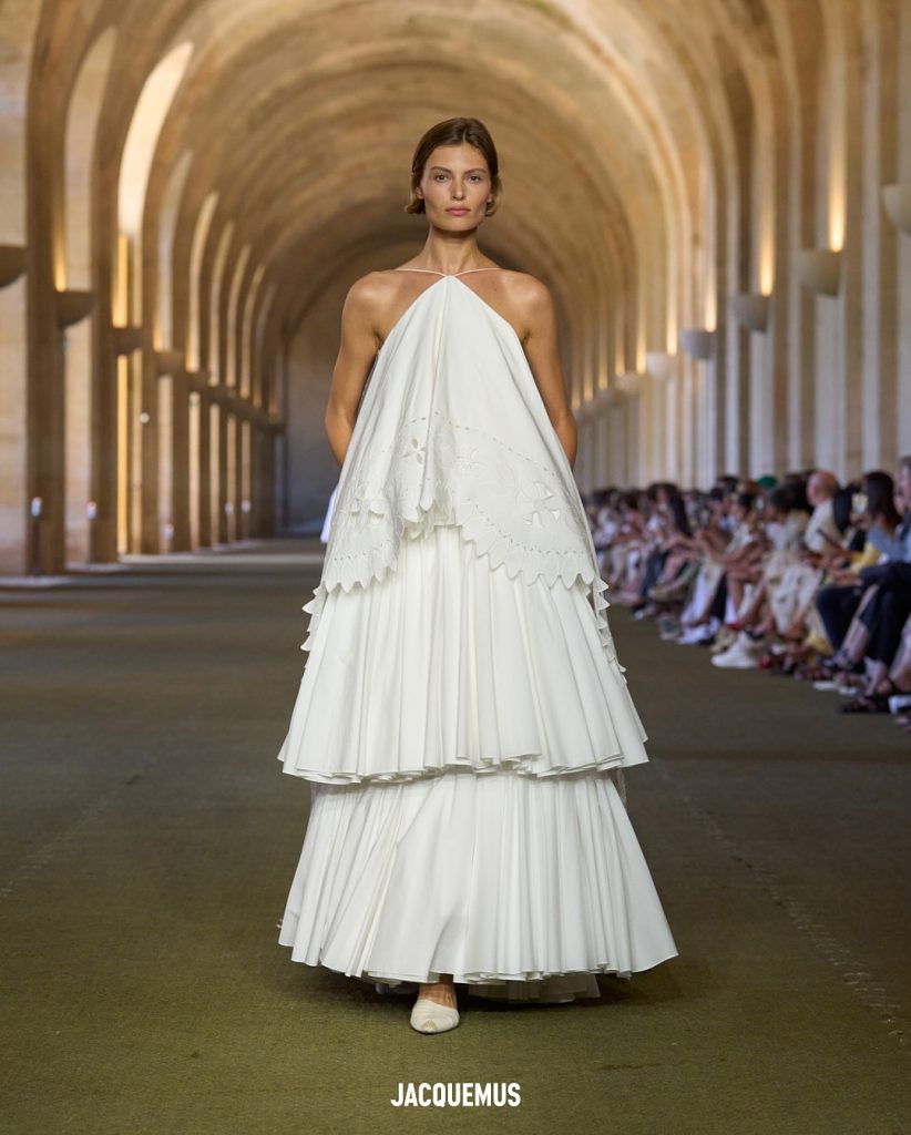 Летиція Каста, Тіна Кунакі та інші селебриті на показі Jacquemus SS&#8217;26
