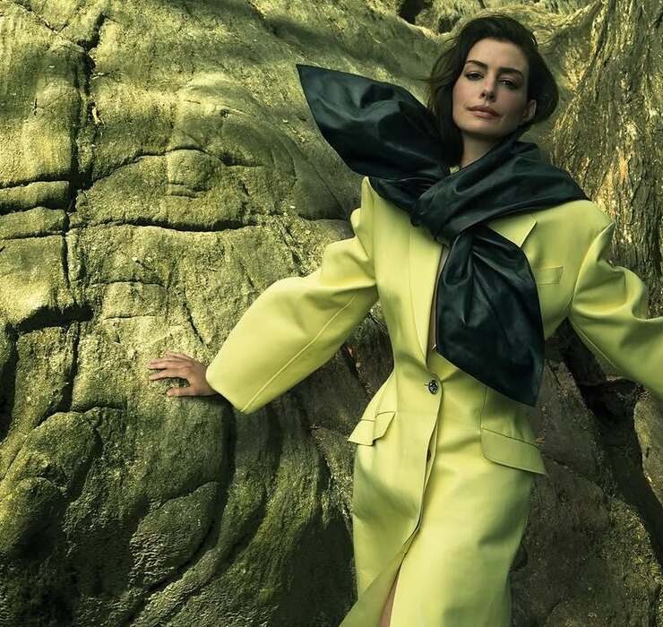 Энн Хэтэуэй снялась для Vogue и рассказала о самой тяжелой роли в своей жизни