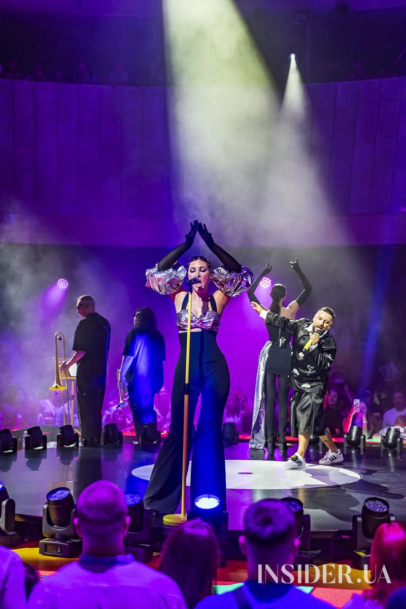 Ефектне шоу та зіркові гості: MONATIK дав яскравий концерт в Українському Домі
