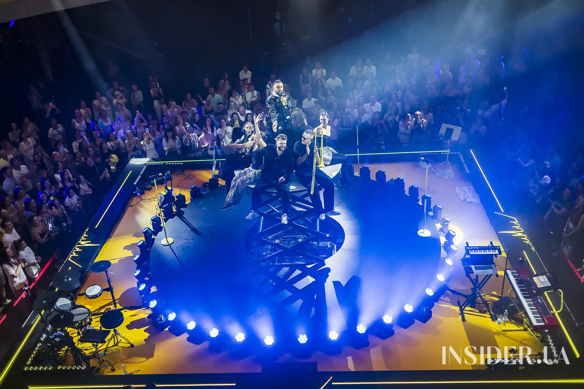 Ефектне шоу та зіркові гості: MONATIK дав яскравий концерт в Українському Домі