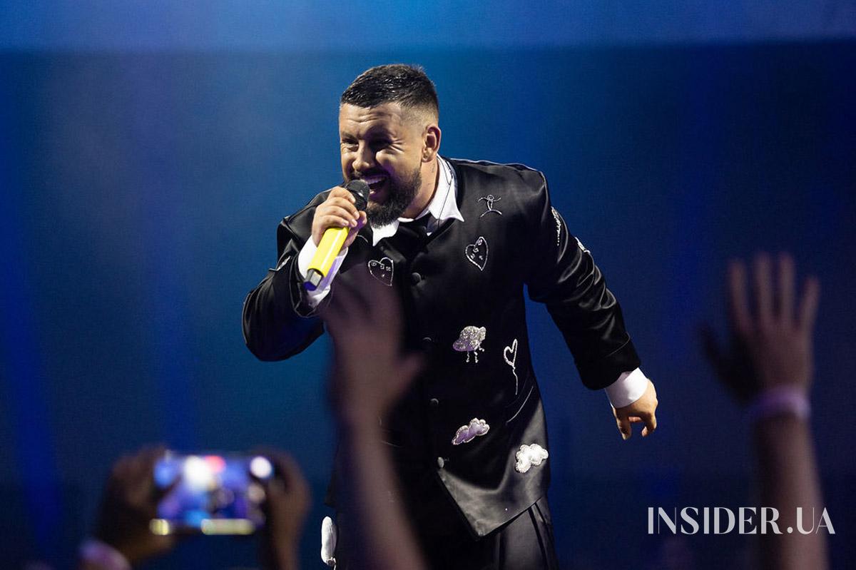 Ефектне шоу та зіркові гості: MONATIK дав яскравий концерт в Українському Домі