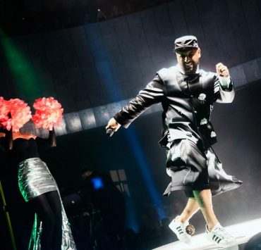 Ефектне шоу та зіркові гості: MONATIK дав яскравий концерт в Українському Домі