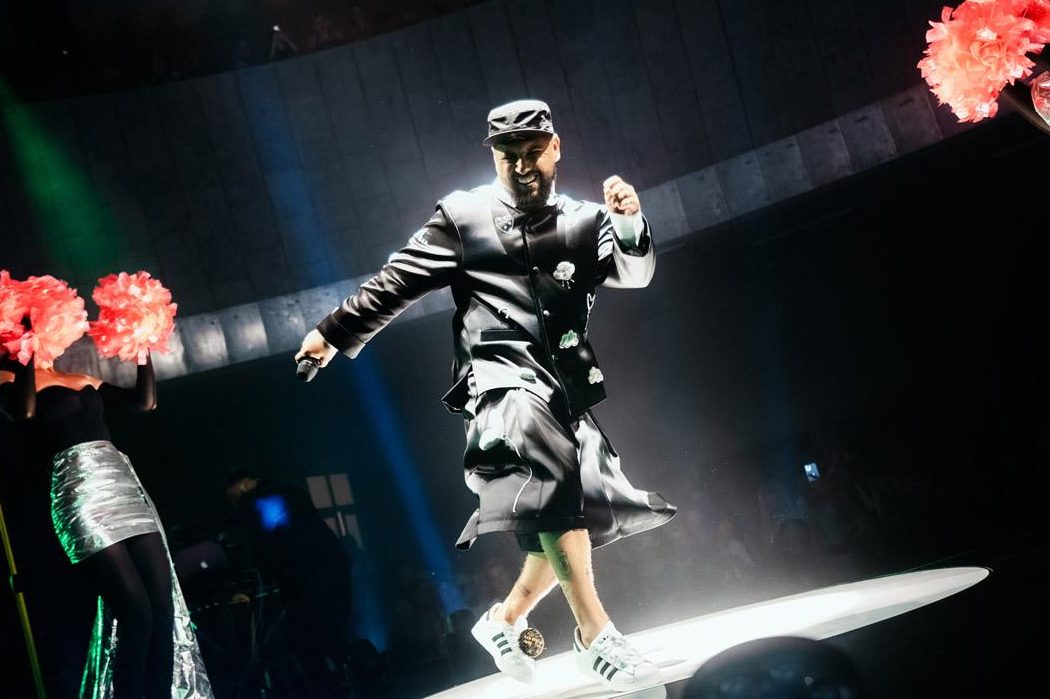 Ефектне шоу та зіркові гості: MONATIK дав яскравий концерт в Українському Домі