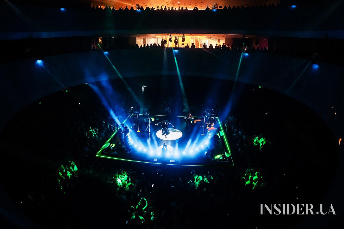 Ефектне шоу та зіркові гості: MONATIK дав яскравий концерт в Українському Домі