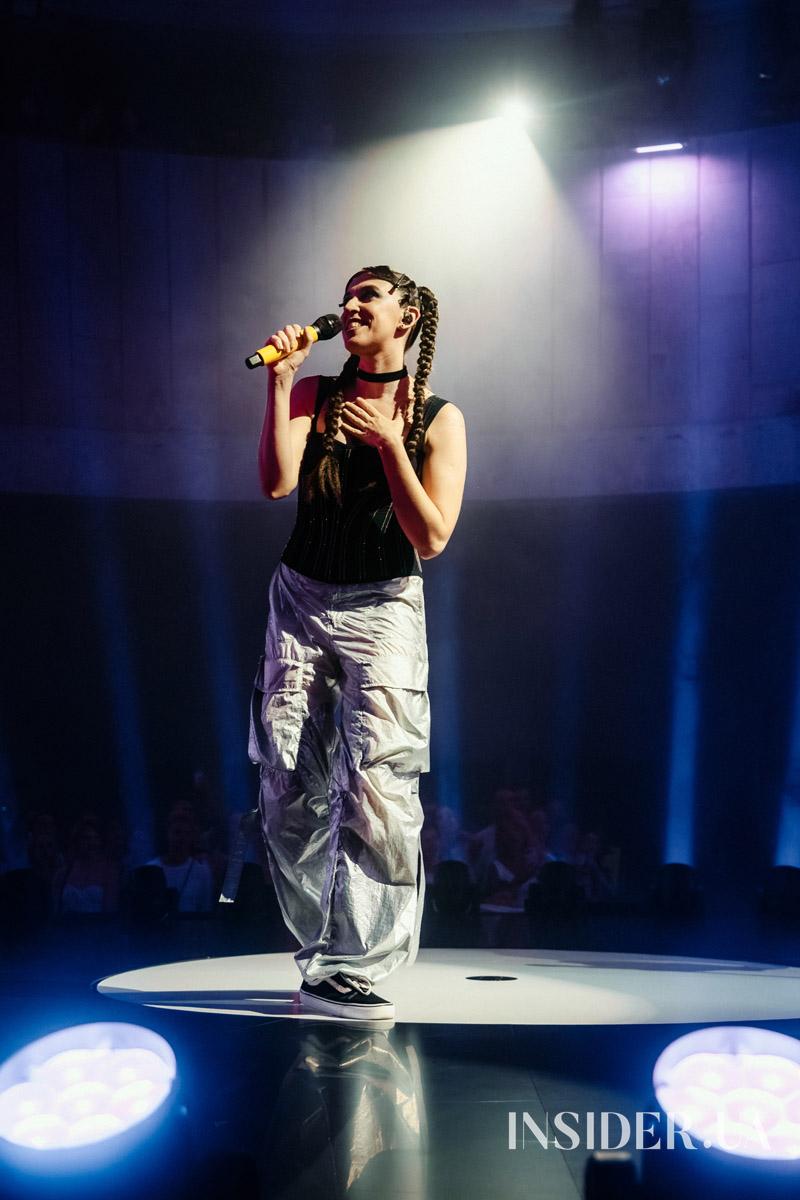 Ефектне шоу та зіркові гості: MONATIK дав яскравий концерт в Українському Домі