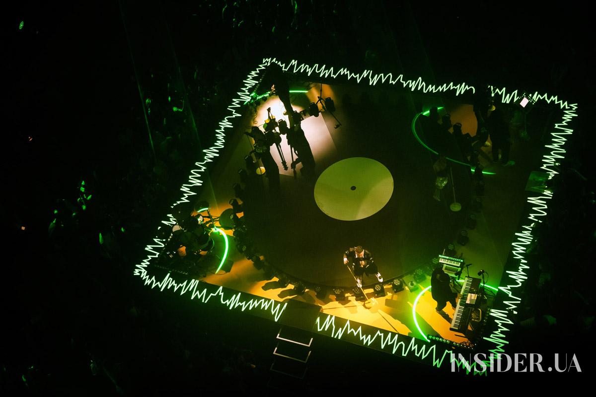 Ефектне шоу та зіркові гості: MONATIK дав яскравий концерт в Українському Домі