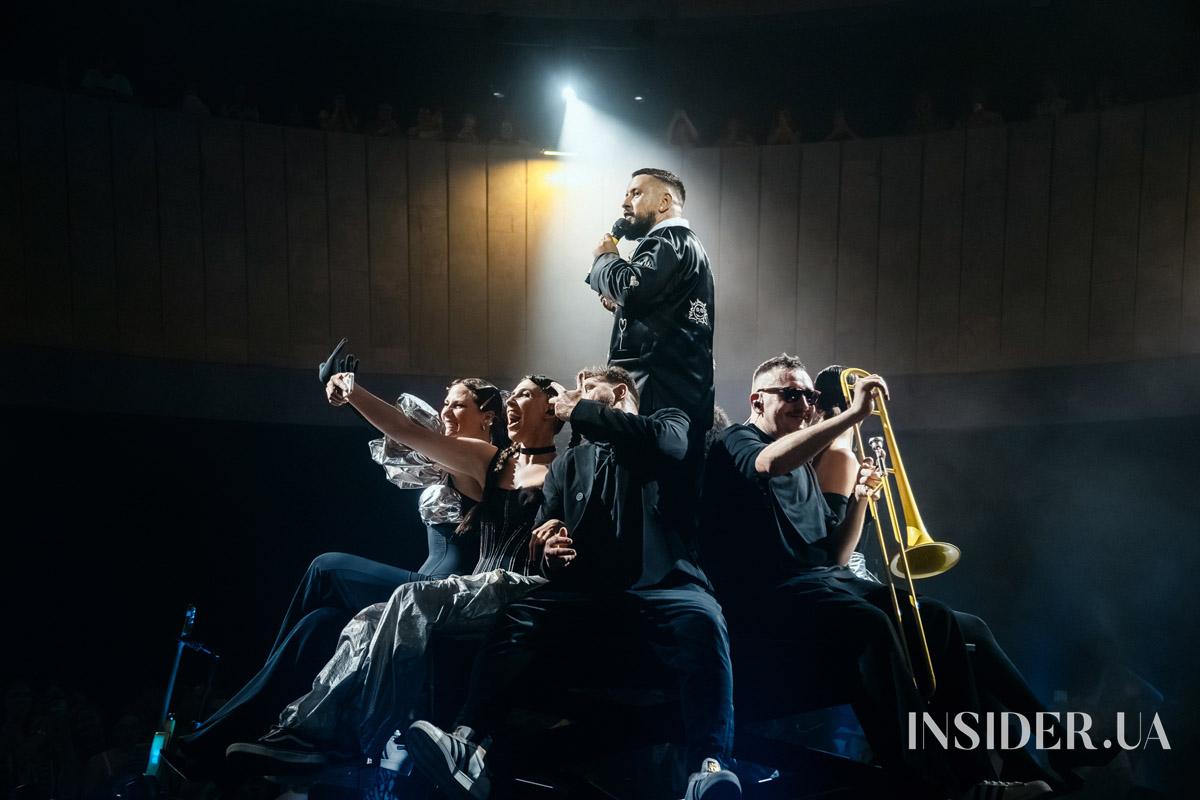 Ефектне шоу та зіркові гості: MONATIK дав яскравий концерт в Українському Домі