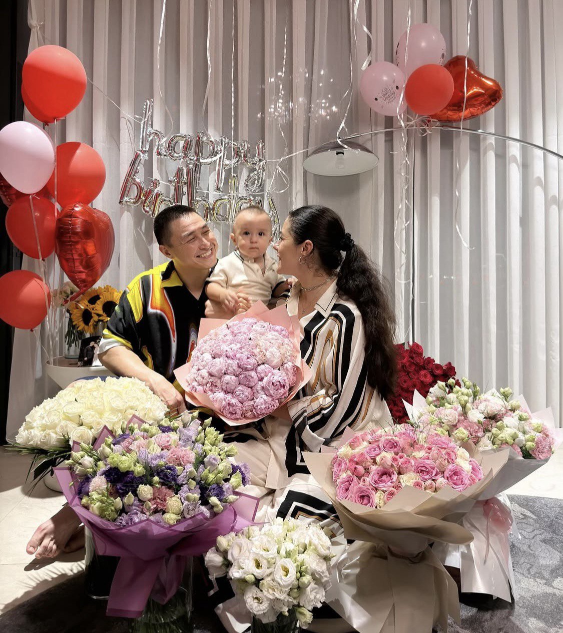 «Скоро 40»: Иванна Онуфрийчук показала праздничную семейную фотосессию