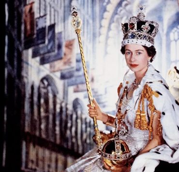 Королева і мода: Букінгемський палац анонсував виставку про стиль Єлизавети II